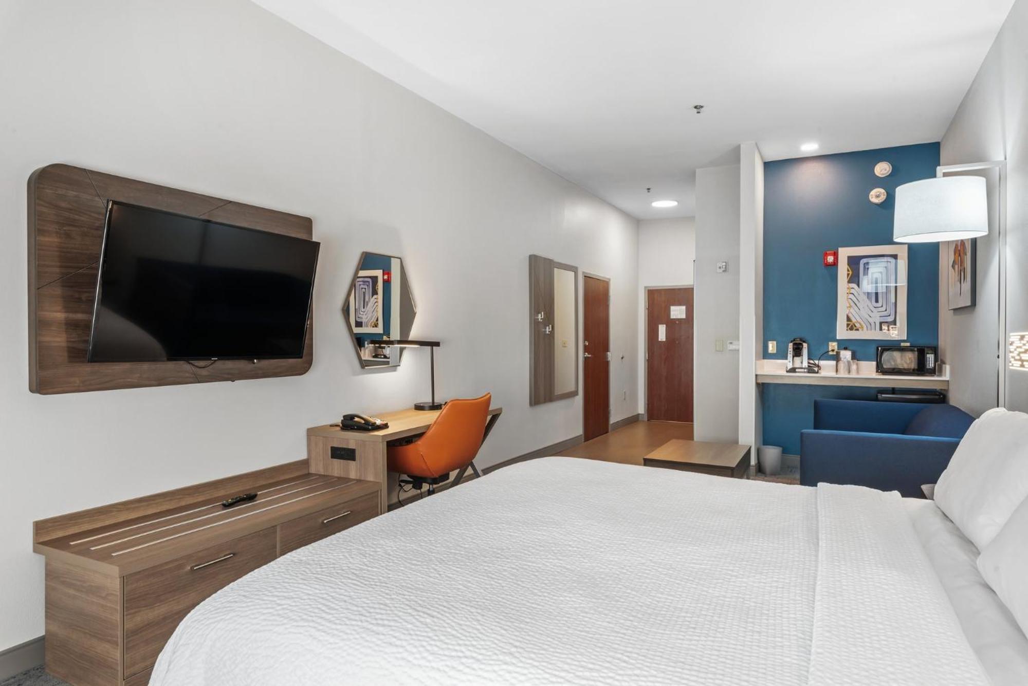 Express & By Ihg 2*
