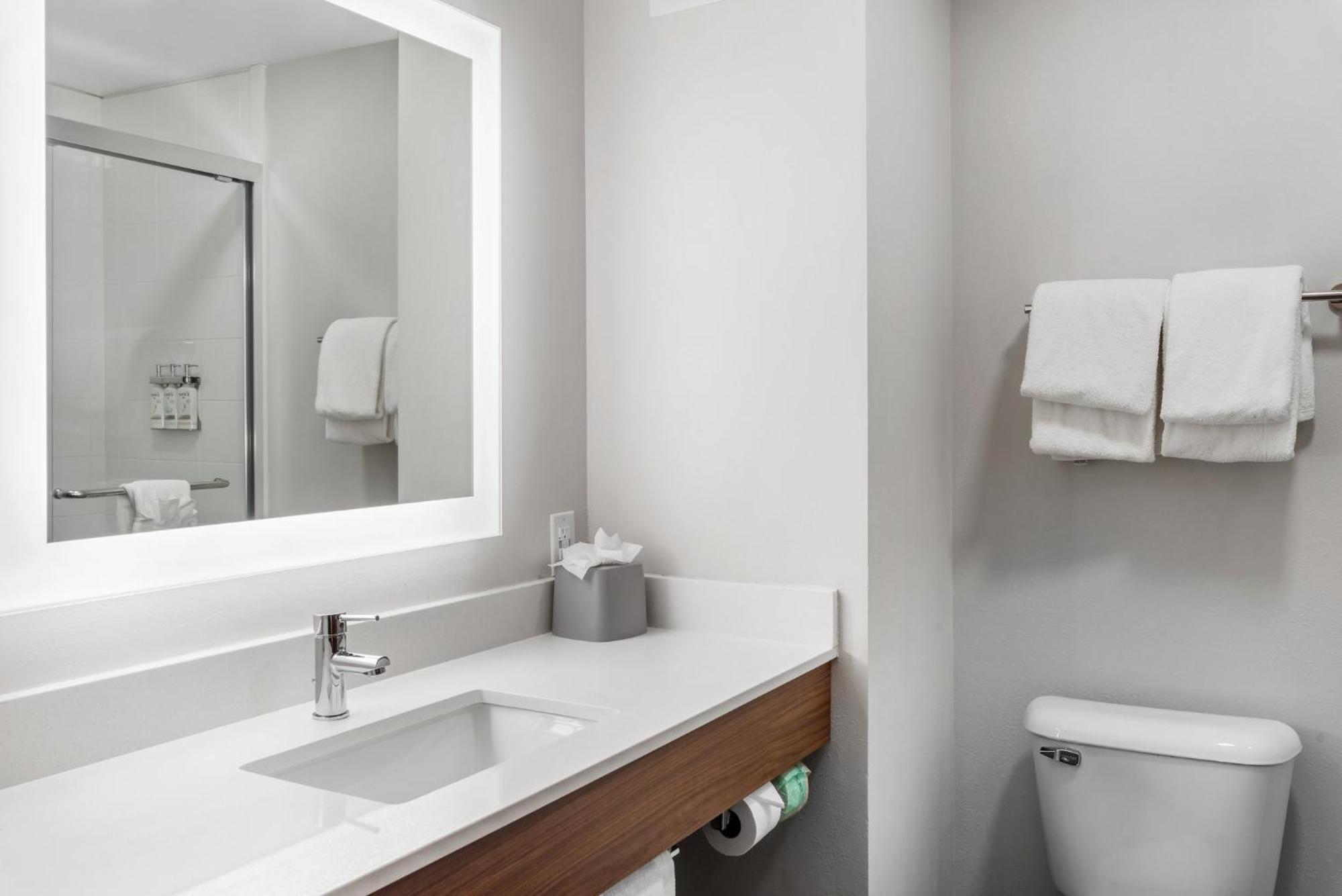 Express & By Ihg Hotel 2*