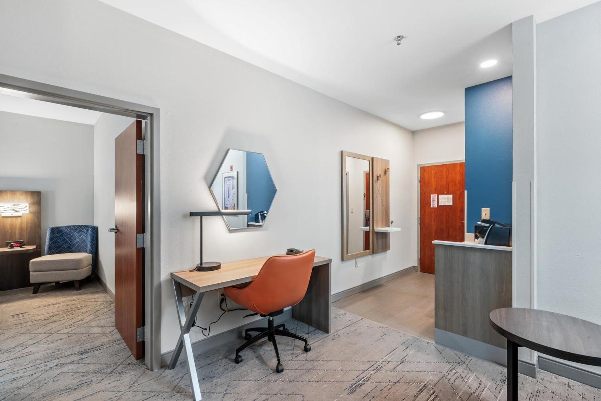 Hotel Express & By Ihg 2*
